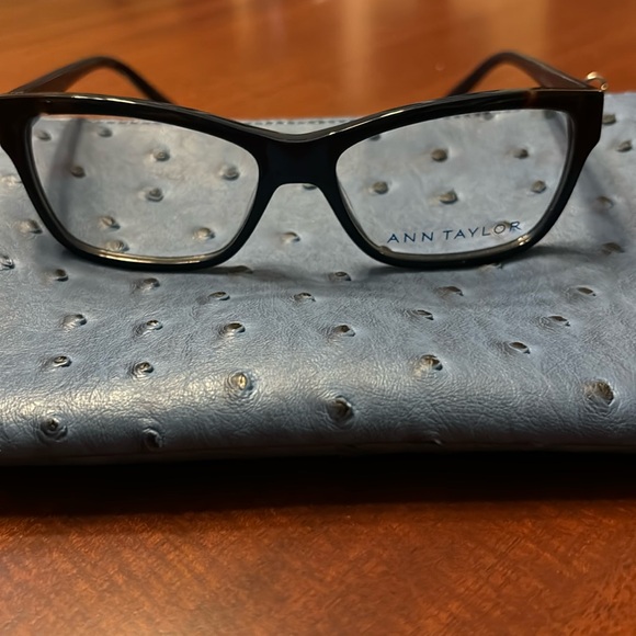 Brand new blue with tortoise on top corners plastic Ann...
